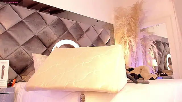 sofhiaa adaams online show from October 30, 2025, 11:16 pm