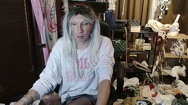 Ombeline1 online show from September 12, 2025, 3:06 am