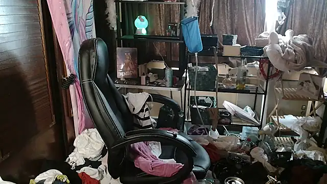 Ombeline1 online show from September 25, 2025, 12:31 pm