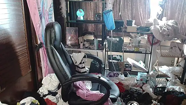 Ombeline1 online show from September 26, 2025, 12:42 pm