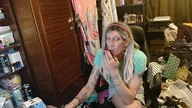 Ombeline1 online show from April 24, 2026, 10:12 pm