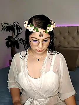 Lia Hurley online show from February 5, 2025, 3:09 pm