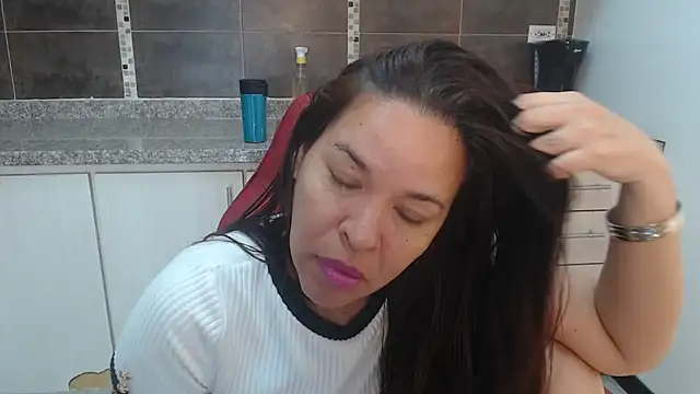Snapshot of Lizeth_Bels chatting on July 18, 2026, 8:34 pm Lizeth Bels online show from July 18, 2026, 8:34 pm