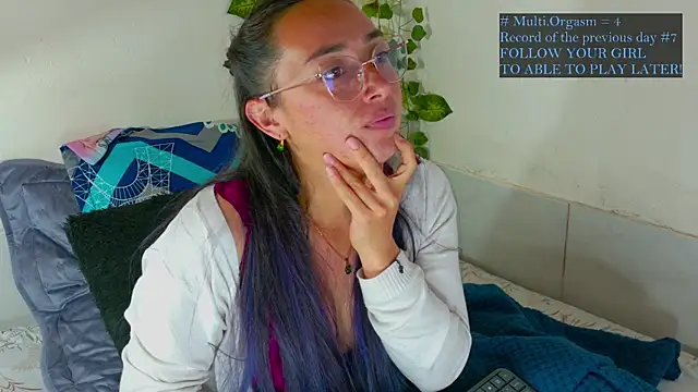 Hot Candy  online show from July 7, 2026, 6:47 am
