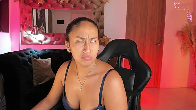 AmelyaMann online show from April 30, 2026, 12:44 pm