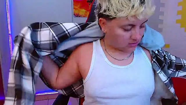 Snapshot of isabeautyx19 chatting on February 14, 2025, 7:12 pm isabeautyx19 online show from February 14, 2025, 7:12 pm