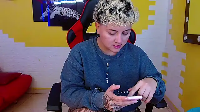 Snapshot of isabeautyx19 chatting on March 18, 2025, 7:42 pm isabeautyx19 online show from March 18, 2025, 7:42 pm