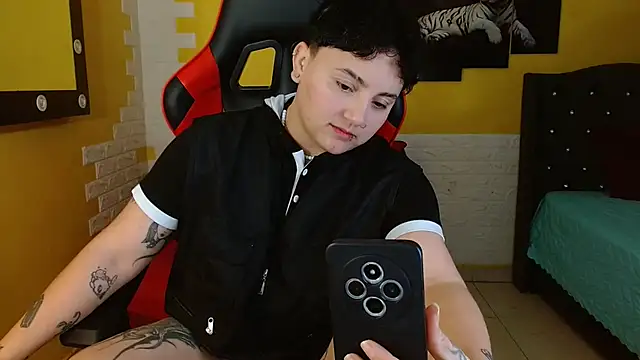 Snapshot of isabeautyx19 chatting on October 20, 2025, 2:56 am isabeautyx19 online show from October 20, 2025, 2:56 am