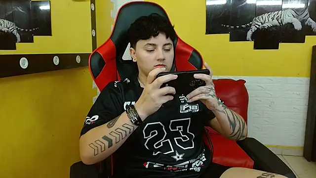 Snapshot of isabeautyx19 chatting on November 13, 2025, 3:16 am isabeautyx19 online show from November 13, 2025, 3:16 am