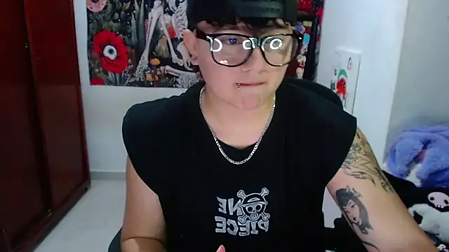 isabeautyx19 online show from April 28, 2026, 2:10 am