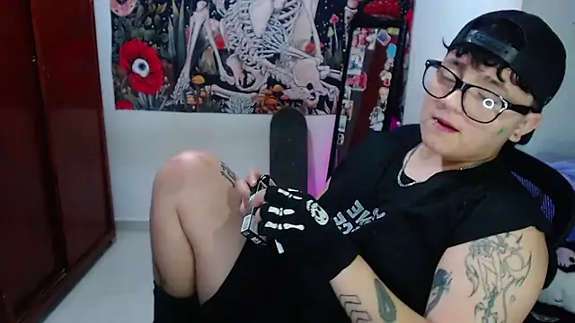 isabeautyx19 online show from April 28, 2026, 2:27 am