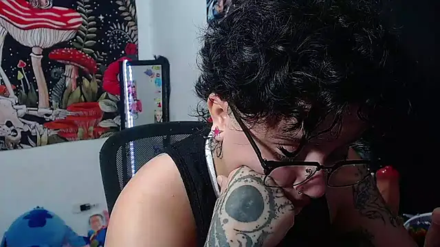 isabeautyx19 online show from June 25, 2026, 2:33 am