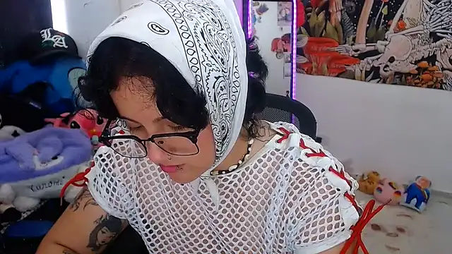 isabeautyx19 online show from August 4, 2026, 9:06 pm