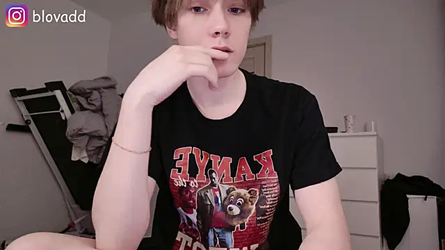callmenineoneseven online show from May 1, 2026, 7:18 pm