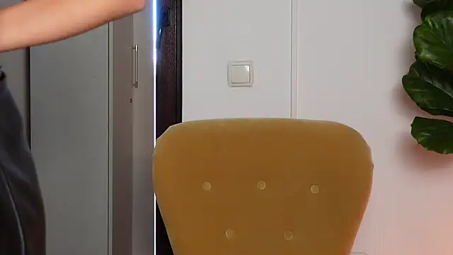 Snapshot of NinaCrystal1 chatting on September 16, 2025, 8:04 am NinaCrystal1 online show from September 16, 2025, 8:04 am