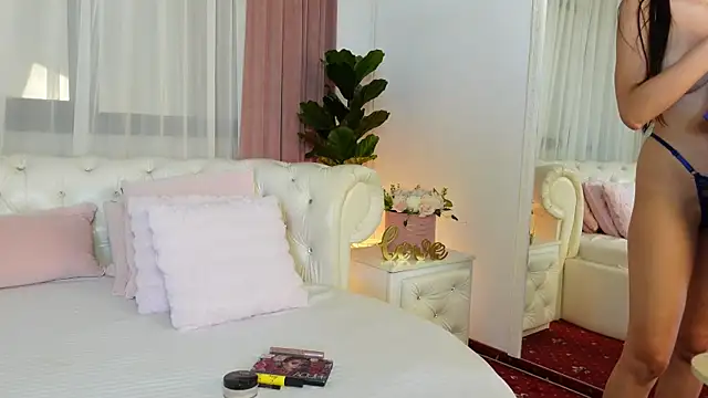 Snapshot of NinaCrystal1 chatting on July 15, 2026, 8:41 am NinaCrystal1 online show from July 15, 2026, 8:41 am