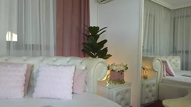 Snapshot of NinaCrystal1 chatting on July 23, 2026, 10:13 am NinaCrystal1 online show from July 23, 2026, 10:13 am