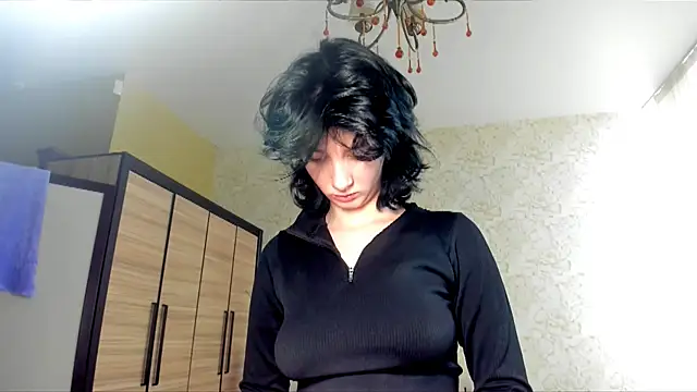 JulisSweet online show from March 13, 2025, 1:40 pm