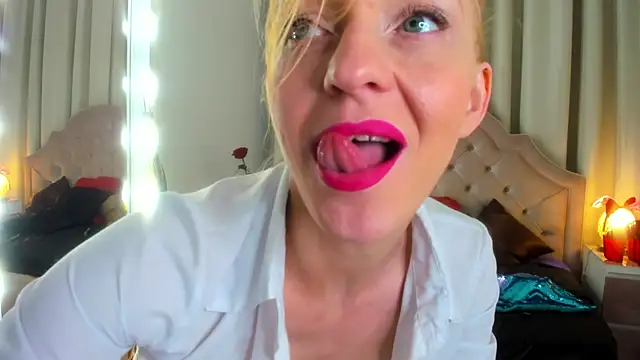 SquirtyAlisa online show from September 21, 2025, 10:33 pm