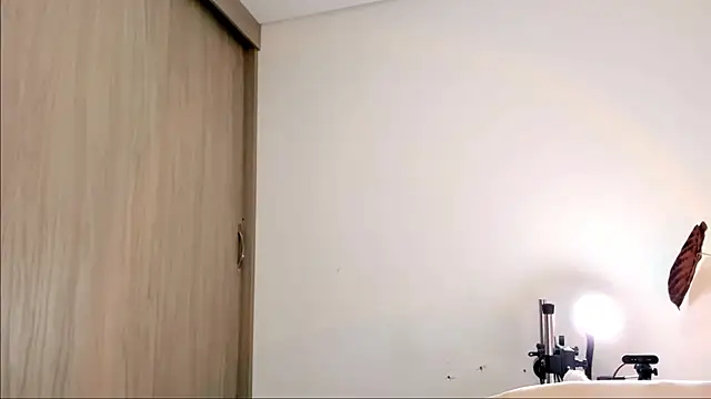 aalyce syn online show from September 11, 2025, 5:57 pm