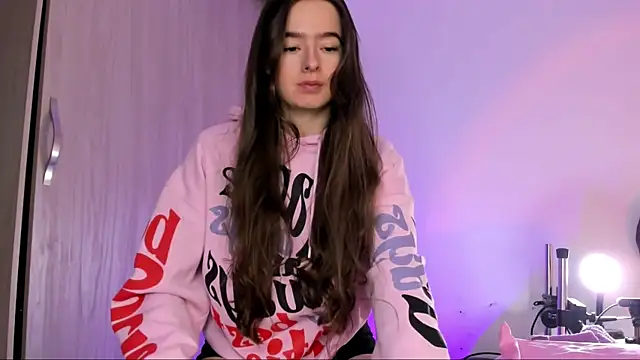 aalyce syn online show from November 27, 2025, 5:04 pm