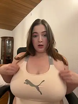 Kamilla Loop online show from September 10, 2025, 9:59 pm