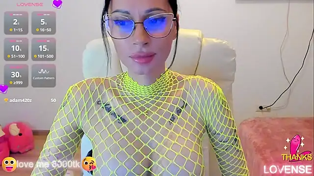 kissnicol32 online show from November 29, 2025, 7:06 pm