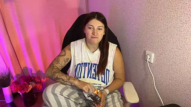 Katrin  kiss online show from October 18, 2025, 3:02 pm