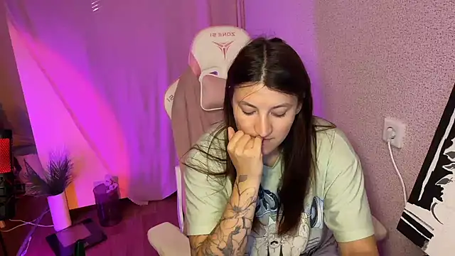 Katrin  kiss online show from October 25, 2025, 2:13 pm