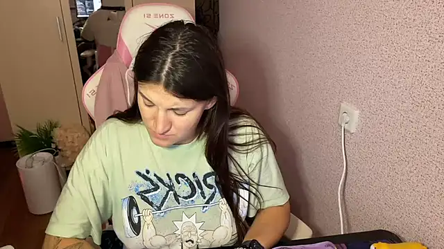 Katrin  kiss online show from November 26, 2025, 6:42 pm