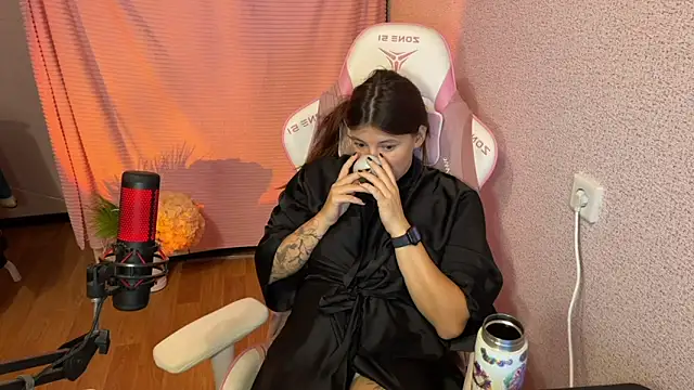 Katrin  kiss online show from December 1, 2025, 5:51 pm