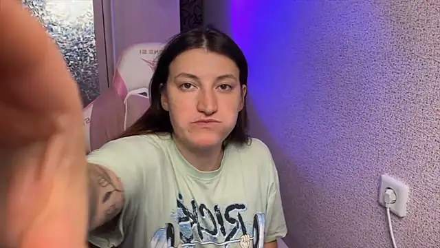Katrin  kiss online show from April 22, 2026, 3:24 pm