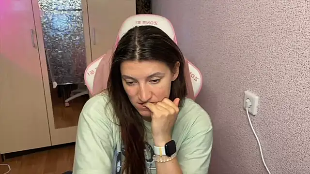 Katrin  kiss online show from April 28, 2026, 5:40 pm