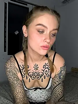Goldloeckchen159 online show from May 8, 2026, 8:25 pm