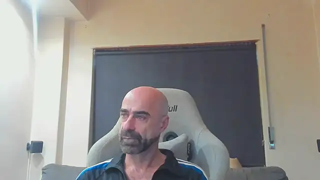 Snapshot of Bicopflirt chatting on November 25, 2025, 4:29 pm Bicopflirt online show from November 25, 2025, 4:29 pm