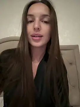 BellaHalles online show from March 4, 2025, 8:27 pm