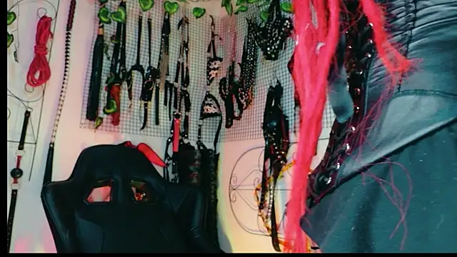 Agatha BDSM online show from May 2, 2026, 11:43 pm