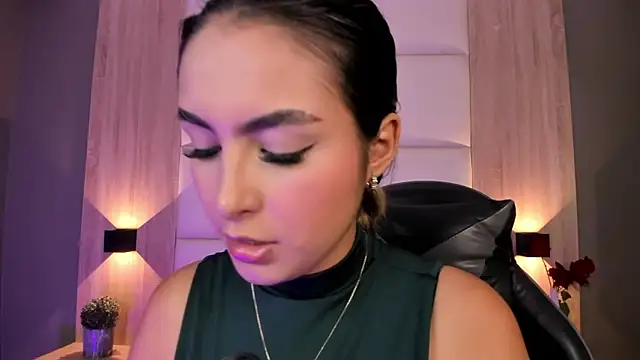 Snapshot of bella1207 chatting on September 26, 2025, 7:18 pm bella1207 online show from September 26, 2025, 7:18 pm