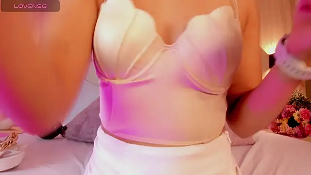 bella1207 online show from March 6, 2026, 7:32 pm