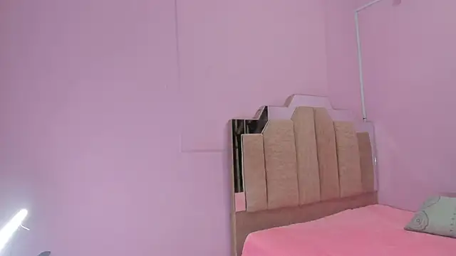 LoveQueen2 online show from October 3, 2025, 12:02 pm