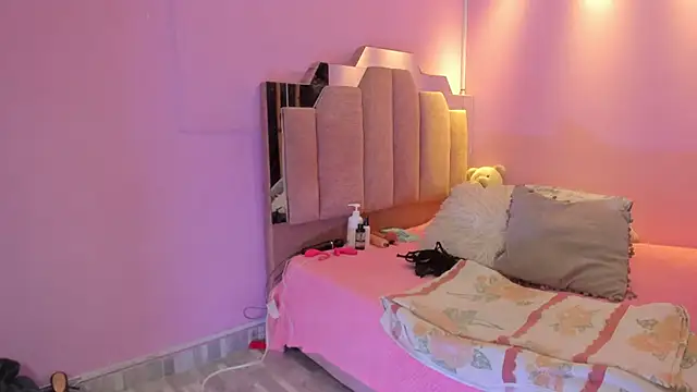 LoveQueen2 online show from December 2, 2025, 12:21 pm