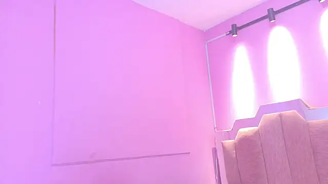 Snapshot of LoveQueen2 chatting on May 4, 2026, 12:01 pm LoveQueen2 online show from May 4, 2026, 12:01 pm