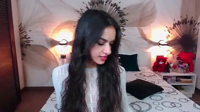 KatherineBisou online show from December 19, 2025, 8:38 pm