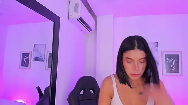 emelie 89 online show from March 13, 2025, 1:29 pm