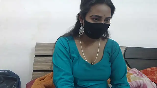 wildbabes online show from May 6, 2026, 6:13 pm