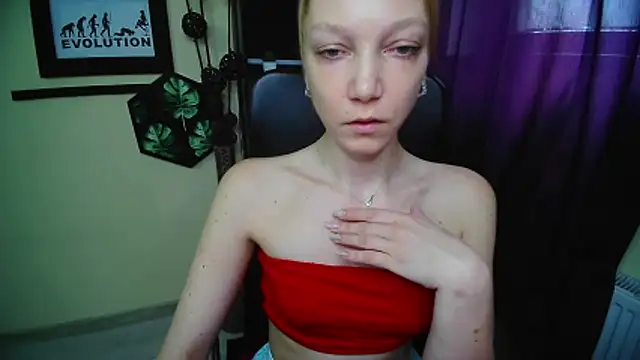 Snapshot of EmillyPlay chatting on May 15, 2026, 6:09 am EmillyPlay online show from May 15, 2026, 6:09 am