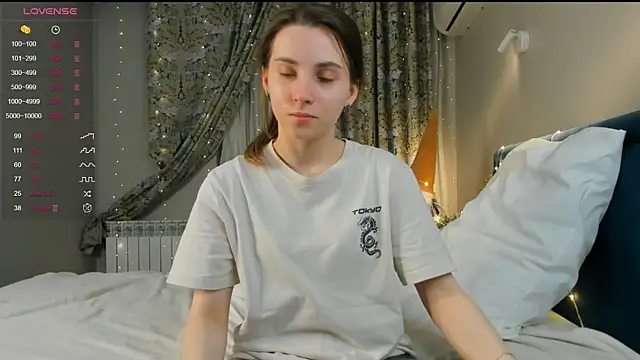 Snapshot of DonnaBurkee chatting on March 22, 2025, 4:04 pm DonnaBurkee online show from March 22, 2025, 4:04 pm