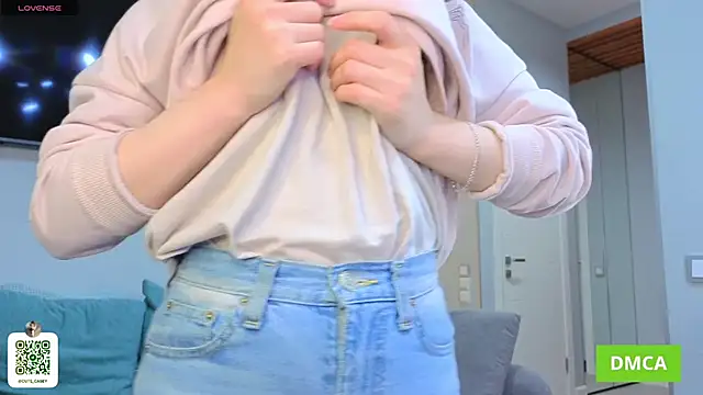 Snapshot of DonnaBurkee chatting on October 5, 2025, 4:11 am DonnaBurkee online show from October 5, 2025, 4:11 am