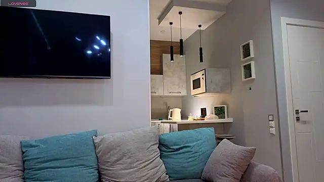 DonnaBurkee online show from January 8, 2026, 4:26 am