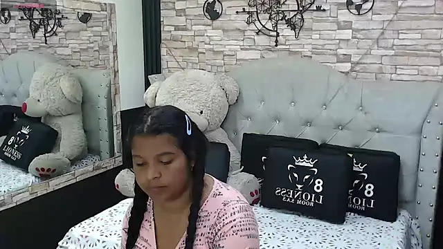 Snapshot of sia_cavad chatting on February 19, 2025, 12:33 pm sia cavad online show from February 19, 2025, 12:33 pm